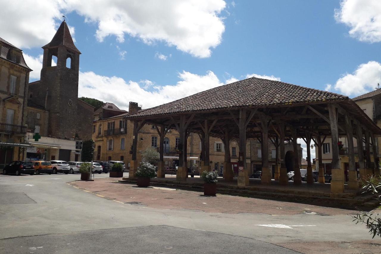 Planches Et Plonk Bed & Breakfast Belves Bagian luar foto