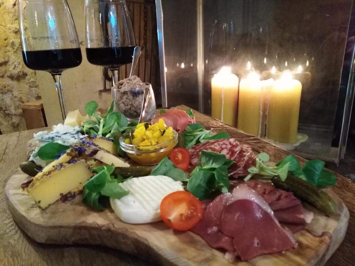 Planches Et Plonk Bed & Breakfast Belves Bagian luar foto