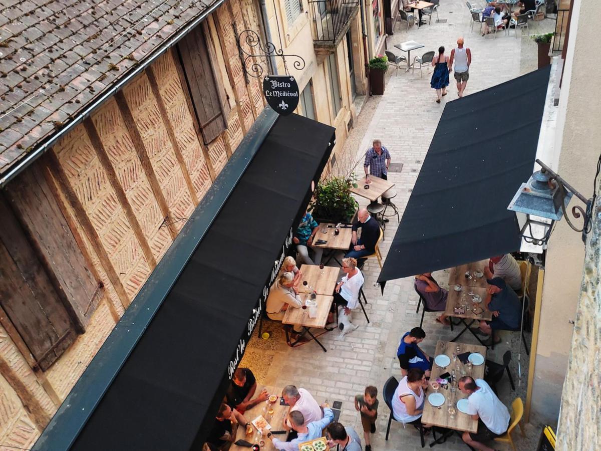 Planches Et Plonk Bed & Breakfast Belves Bagian luar foto